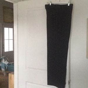 Navy blue trousers with two detailed pockets